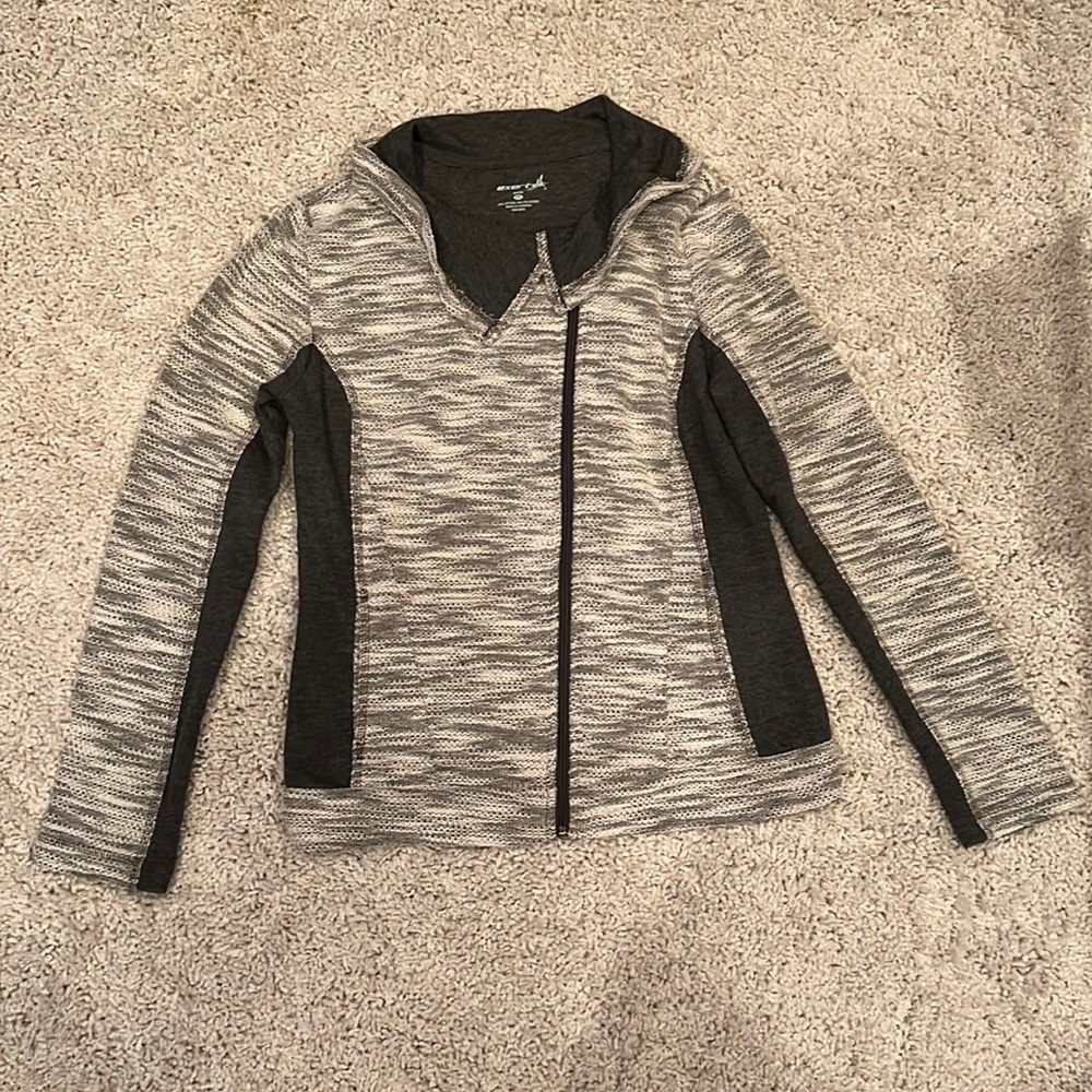 Zip up jacket, never worn. Size petitie small.